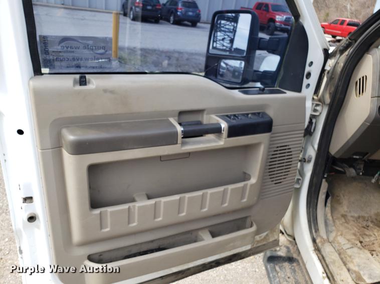 image for item DD4070 2010 Ford F250 Super Duty Crew Cab pickup truck