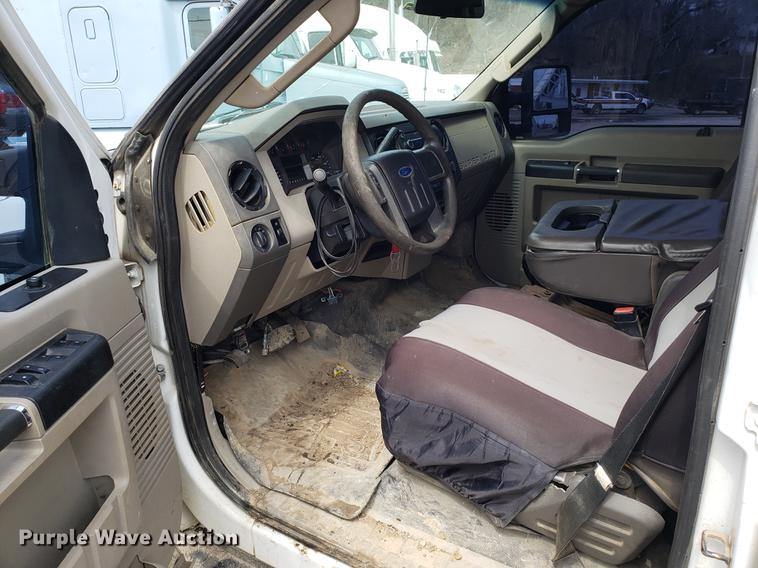 image for item DD4070 2010 Ford F250 Super Duty Crew Cab pickup truck