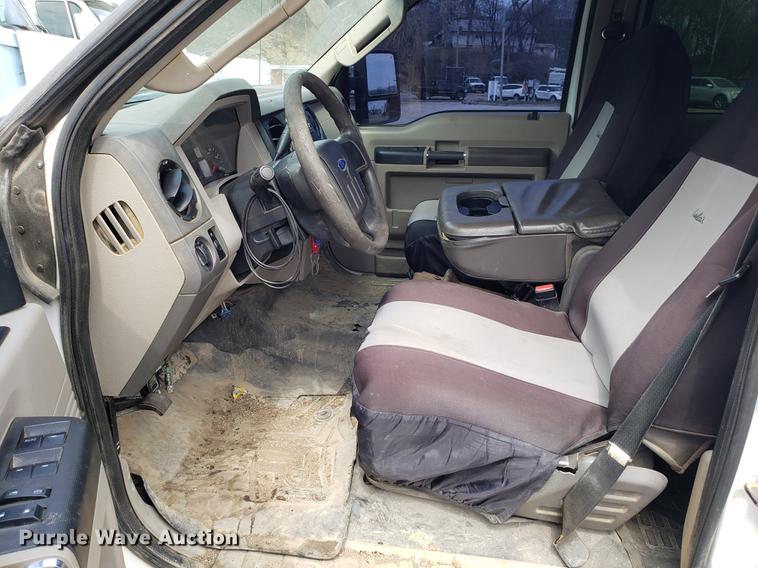 image for item DD4070 2010 Ford F250 Super Duty Crew Cab pickup truck