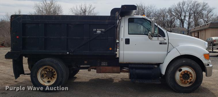 image for item DD4079 2006 Ford F650 Super Duty dump truck