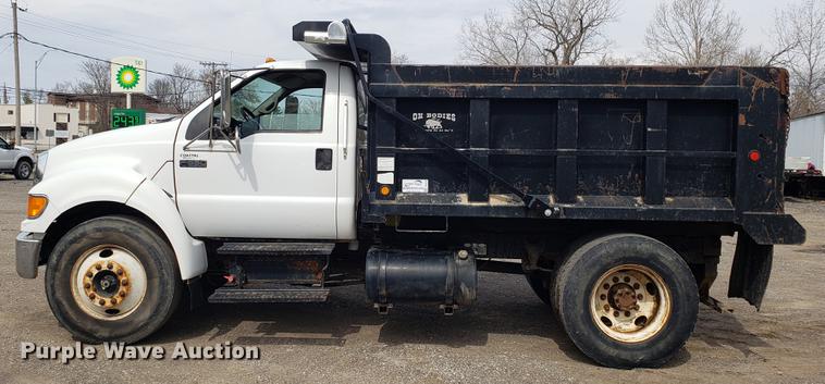 image for item DD4079 2006 Ford F650 Super Duty dump truck