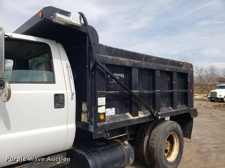 image for item DD4079 2006 Ford F650 Super Duty dump truck