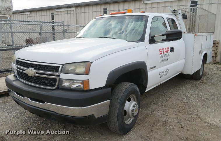 image for item DD6930 2006 Chevrolet Silverado 3500 Ext. Cab utility bed pickup truck
