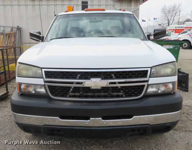 image for item DD6930 2006 Chevrolet Silverado 3500 Ext. Cab utility bed pickup truck