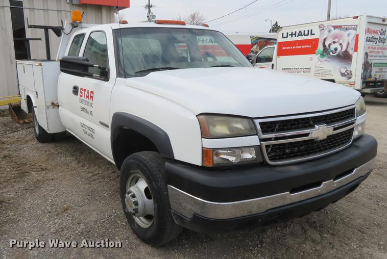 image for item DD6930 2006 Chevrolet Silverado 3500 Ext. Cab utility bed pickup truck