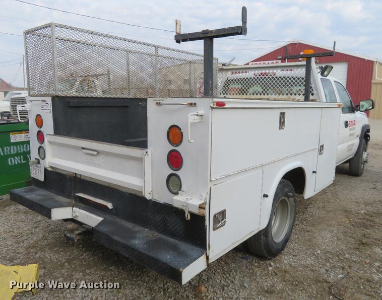 image for item DD6930 2006 Chevrolet Silverado 3500 Ext. Cab utility bed pickup truck
