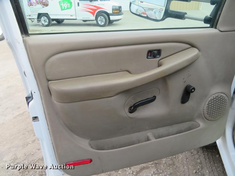 image for item DD6930 2006 Chevrolet Silverado 3500 Ext. Cab utility bed pickup truck