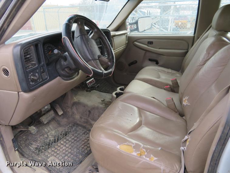 image for item DD6930 2006 Chevrolet Silverado 3500 Ext. Cab utility bed pickup truck