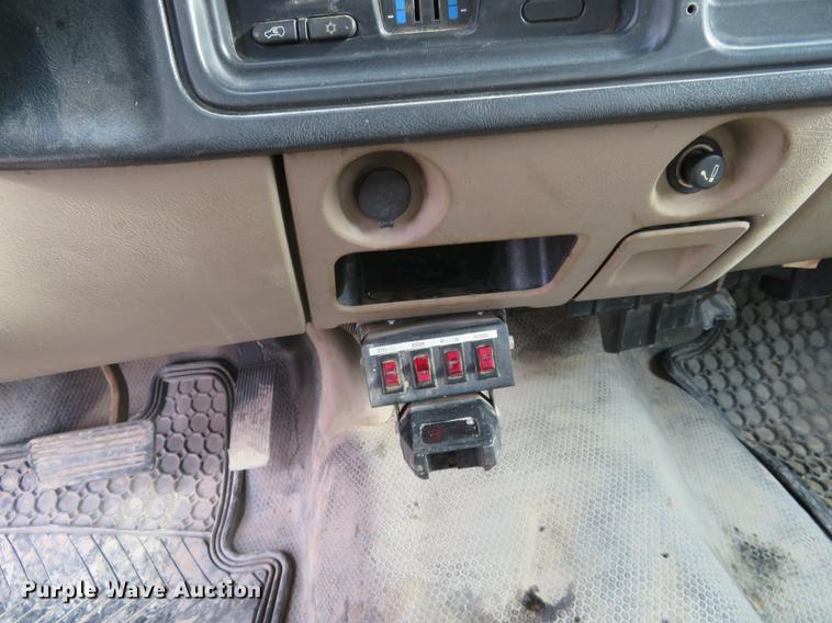 image for item DD6930 2006 Chevrolet Silverado 3500 Ext. Cab utility bed pickup truck