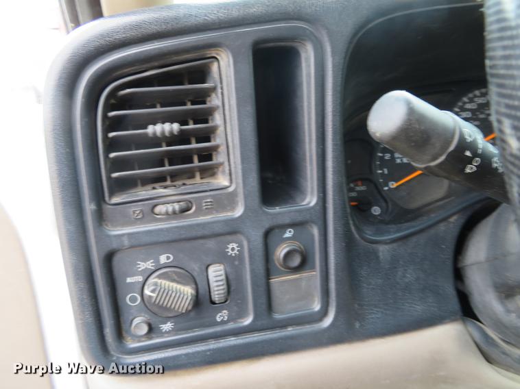 image for item DD6930 2006 Chevrolet Silverado 3500 Ext. Cab utility bed pickup truck