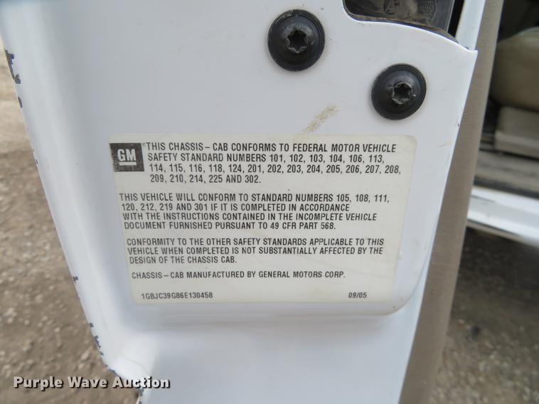 image for item DD6930 2006 Chevrolet Silverado 3500 Ext. Cab utility bed pickup truck