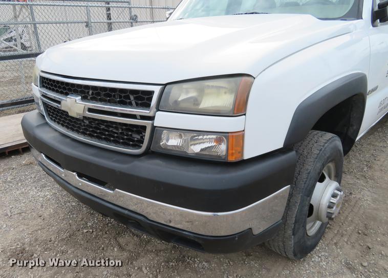 image for item DD6930 2006 Chevrolet Silverado 3500 Ext. Cab utility bed pickup truck