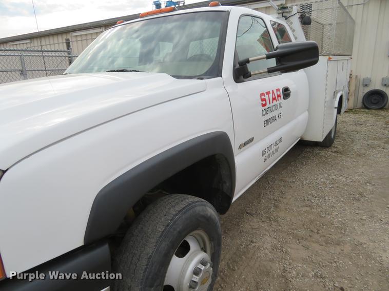 image for item DD6930 2006 Chevrolet Silverado 3500 Ext. Cab utility bed pickup truck