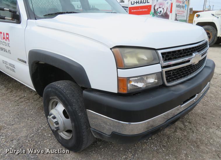 image for item DD6930 2006 Chevrolet Silverado 3500 Ext. Cab utility bed pickup truck