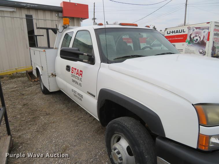 image for item DD6930 2006 Chevrolet Silverado 3500 Ext. Cab utility bed pickup truck