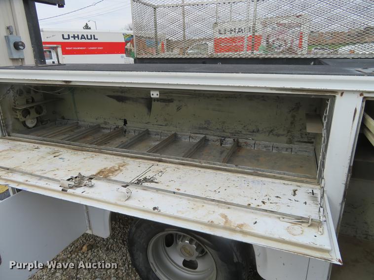 image for item DD6930 2006 Chevrolet Silverado 3500 Ext. Cab utility bed pickup truck