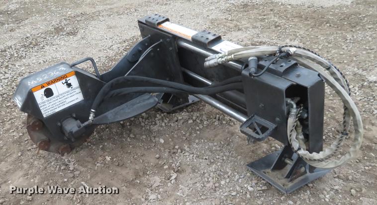 image for item DD6939 Melroe stump grinder