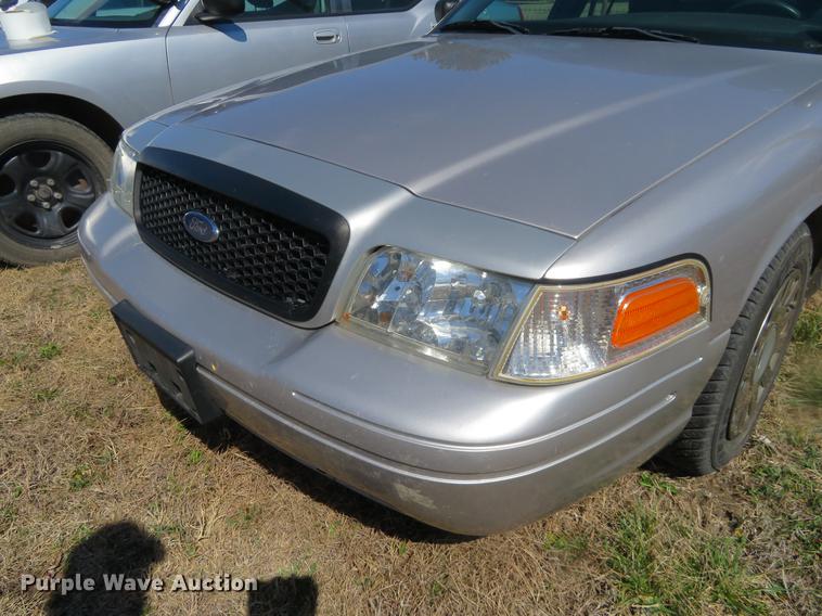 image for item DD6953 2005 Ford Crown Victoria Police Interceptor