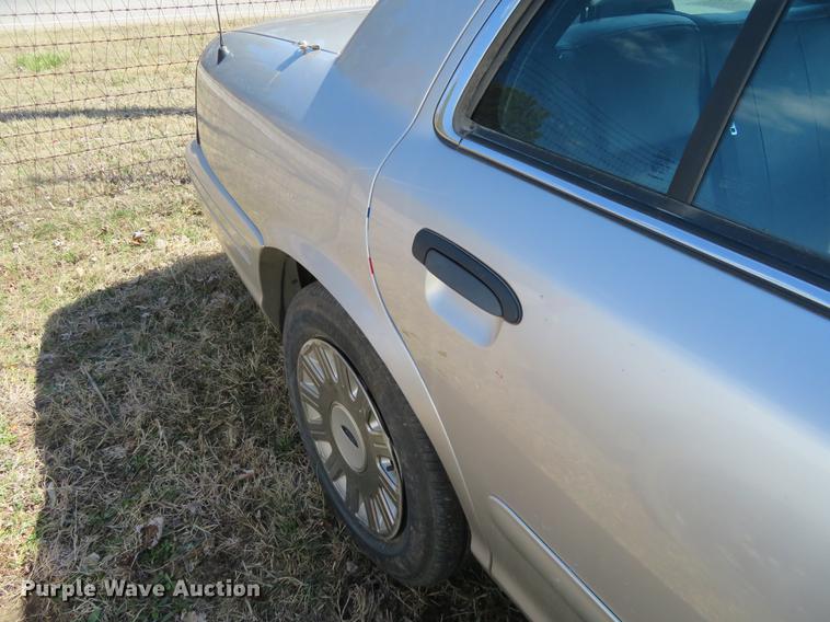 image for item DD6953 2005 Ford Crown Victoria Police Interceptor