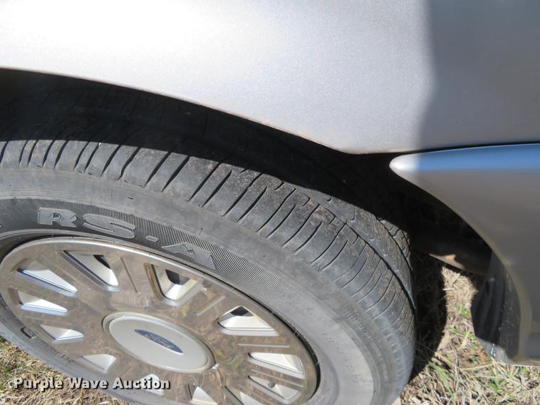 image for item DD6953 2005 Ford Crown Victoria Police Interceptor