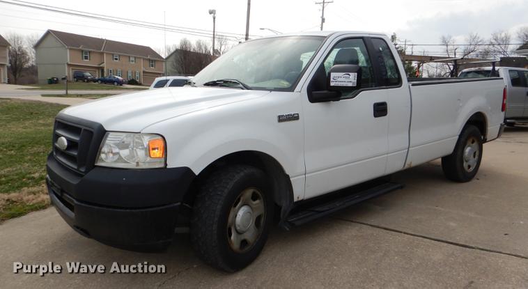 image for item DE0077 2006 Ford F150 XL pickup truck