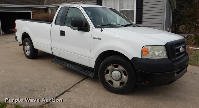 image for item DE0077 2006 Ford F150 XL pickup truck