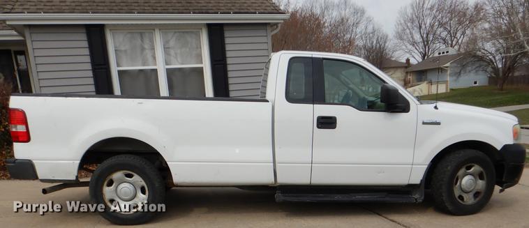 image for item DE0077 2006 Ford F150 XL pickup truck