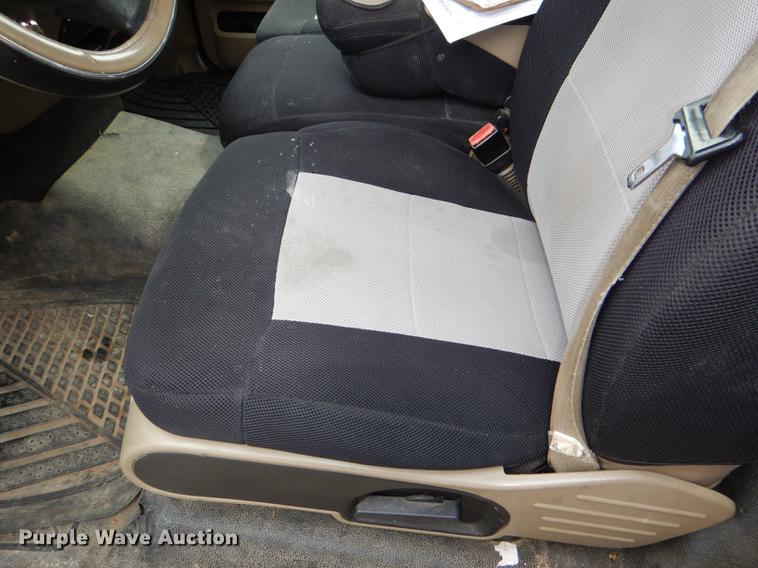 image for item DE0077 2006 Ford F150 XL pickup truck