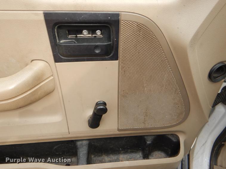 image for item DE0077 2006 Ford F150 XL pickup truck