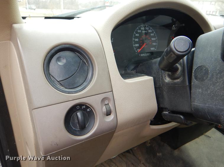 image for item DE0077 2006 Ford F150 XL pickup truck