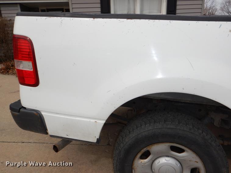 image for item DE0077 2006 Ford F150 XL pickup truck