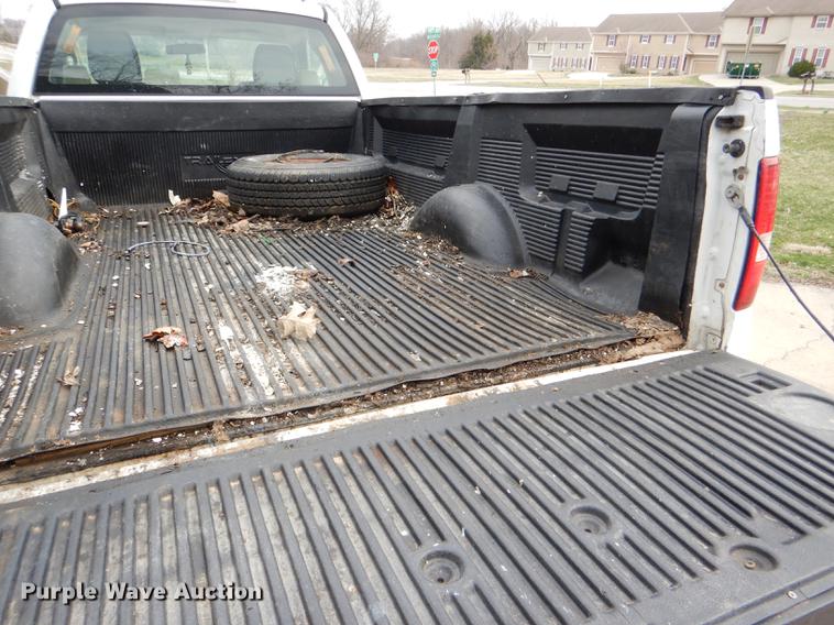 image for item DE0077 2006 Ford F150 XL pickup truck