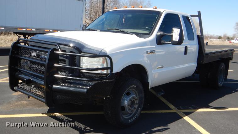 image for item DE0083 2007 Ford F350 Super Duty XL SuperCab flatbed pickup truck