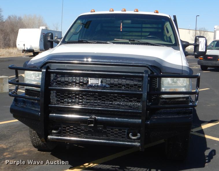 image for item DE0083 2007 Ford F350 Super Duty XL SuperCab flatbed pickup truck