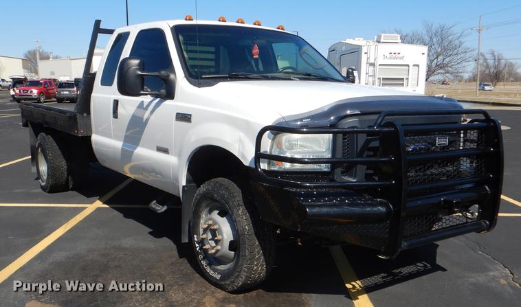 image for item DE0083 2007 Ford F350 Super Duty XL SuperCab flatbed pickup truck