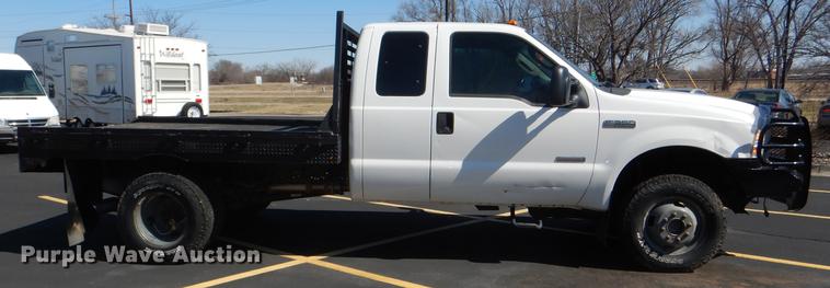 image for item DE0083 2007 Ford F350 Super Duty XL SuperCab flatbed pickup truck