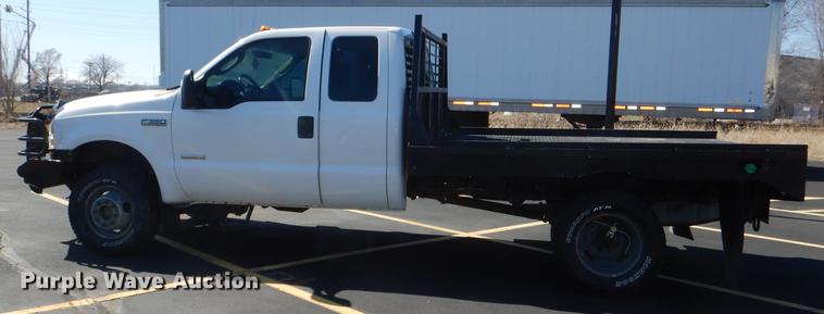 image for item DE0083 2007 Ford F350 Super Duty XL SuperCab flatbed pickup truck