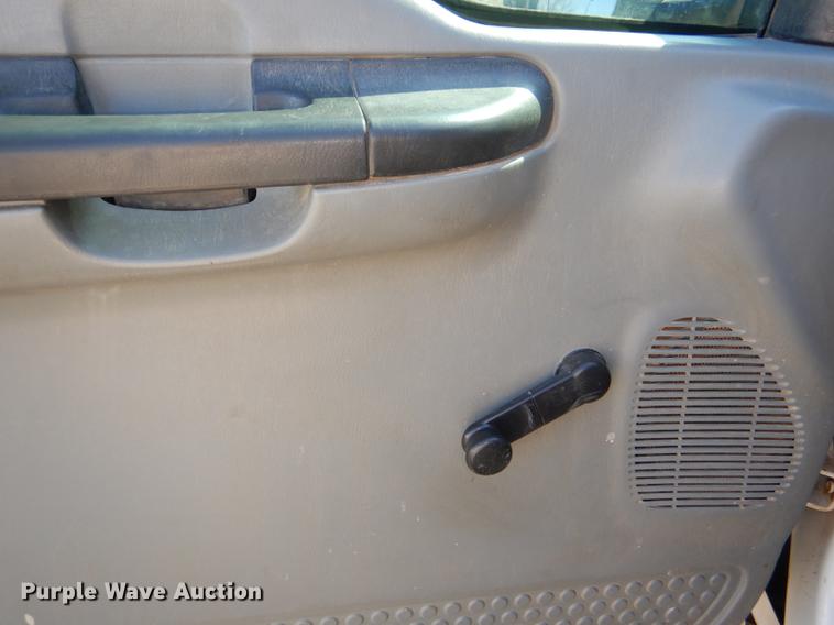 image for item DE0083 2007 Ford F350 Super Duty XL SuperCab flatbed pickup truck