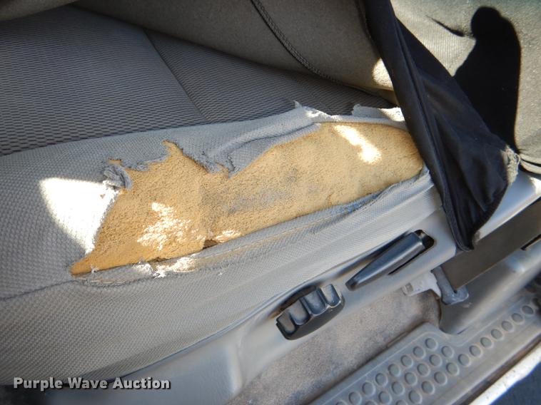 image for item DE0083 2007 Ford F350 Super Duty XL SuperCab flatbed pickup truck