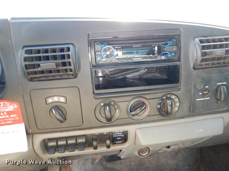 image for item DE0083 2007 Ford F350 Super Duty XL SuperCab flatbed pickup truck