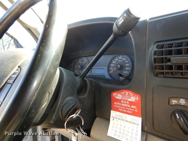 image for item DE0083 2007 Ford F350 Super Duty XL SuperCab flatbed pickup truck