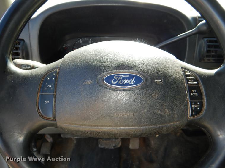 image for item DE0083 2007 Ford F350 Super Duty XL SuperCab flatbed pickup truck