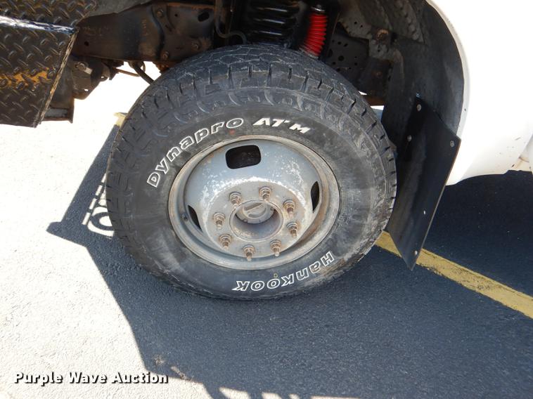 image for item DE0083 2007 Ford F350 Super Duty XL SuperCab flatbed pickup truck