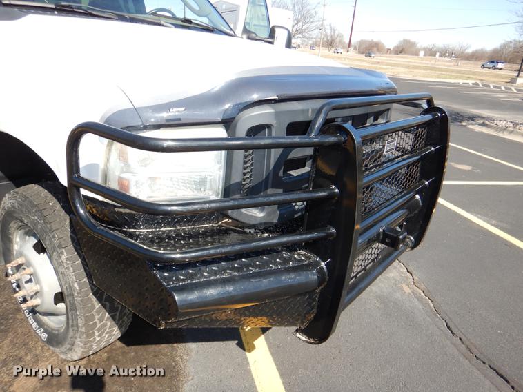 image for item DE0083 2007 Ford F350 Super Duty XL SuperCab flatbed pickup truck