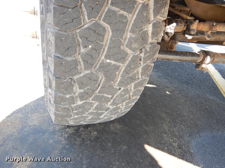 image for item DE0083 2007 Ford F350 Super Duty XL SuperCab flatbed pickup truck