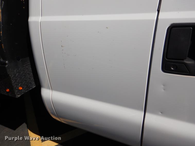 image for item DE0083 2007 Ford F350 Super Duty XL SuperCab flatbed pickup truck