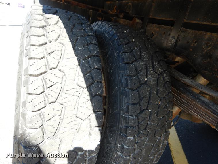 image for item DE0083 2007 Ford F350 Super Duty XL SuperCab flatbed pickup truck