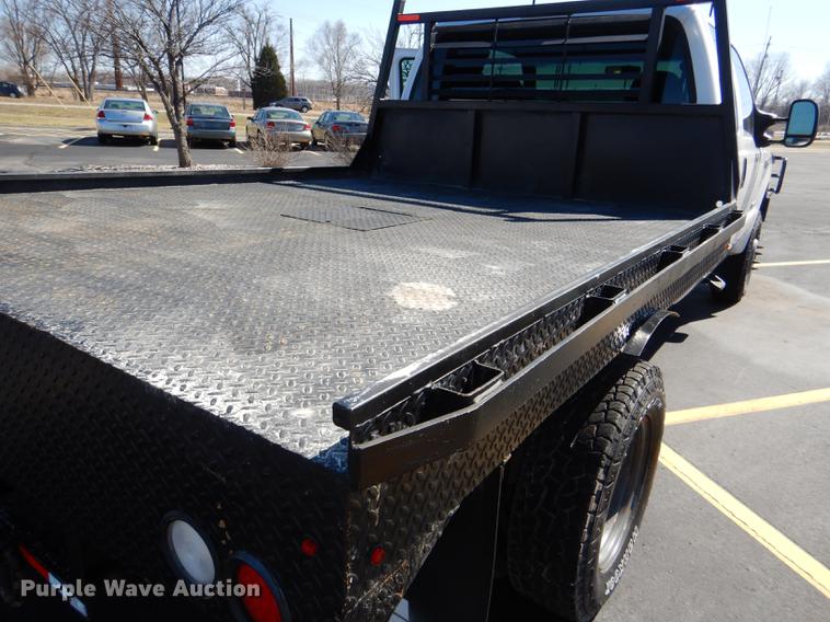 image for item DE0083 2007 Ford F350 Super Duty XL SuperCab flatbed pickup truck