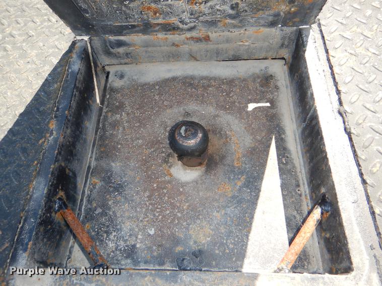 image for item DE0083 2007 Ford F350 Super Duty XL SuperCab flatbed pickup truck