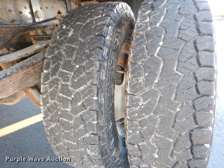 image for item DE0083 2007 Ford F350 Super Duty XL SuperCab flatbed pickup truck